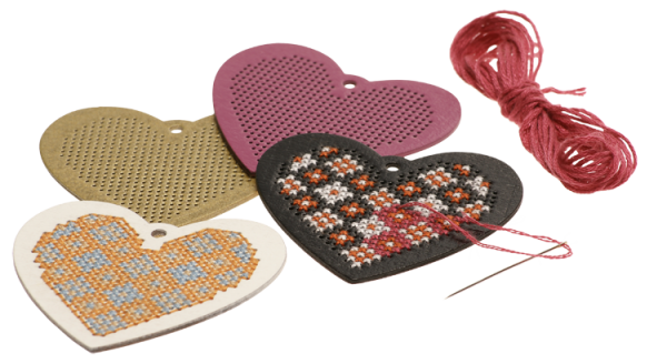 Holz-Schlüsselanhänger "Stickherzen", 6er Set