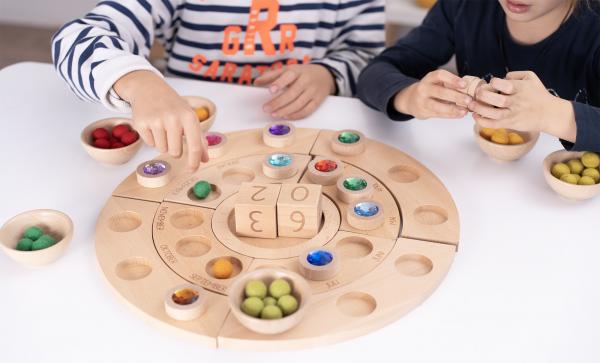 Wooden season circle, 11 pieces